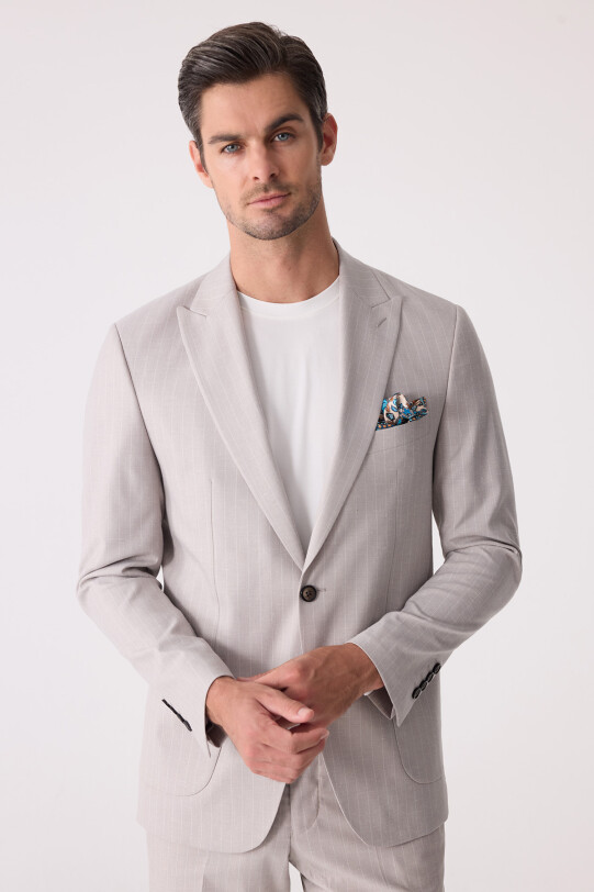 Erkek Bej Slim Fit Çizgili Torba Cep Jogger Pantolonlu Sivri Yaka Takım Elbise