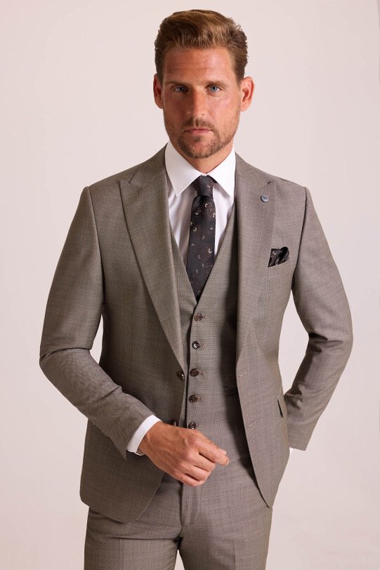 Erkek Bej Slim Fit Sivri Yaka Yelekli Takım Elbise