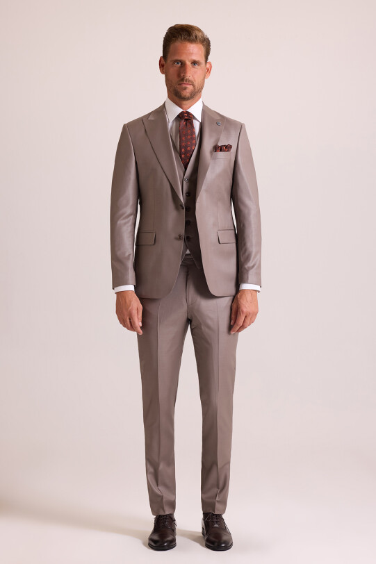 Erkek Bej Slim Fit Sivri Yaka Yelekli Takım Elbise