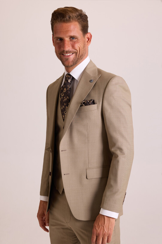Erkek Bej Slim Fit Sivri Yaka Yelekli Takım Elbise