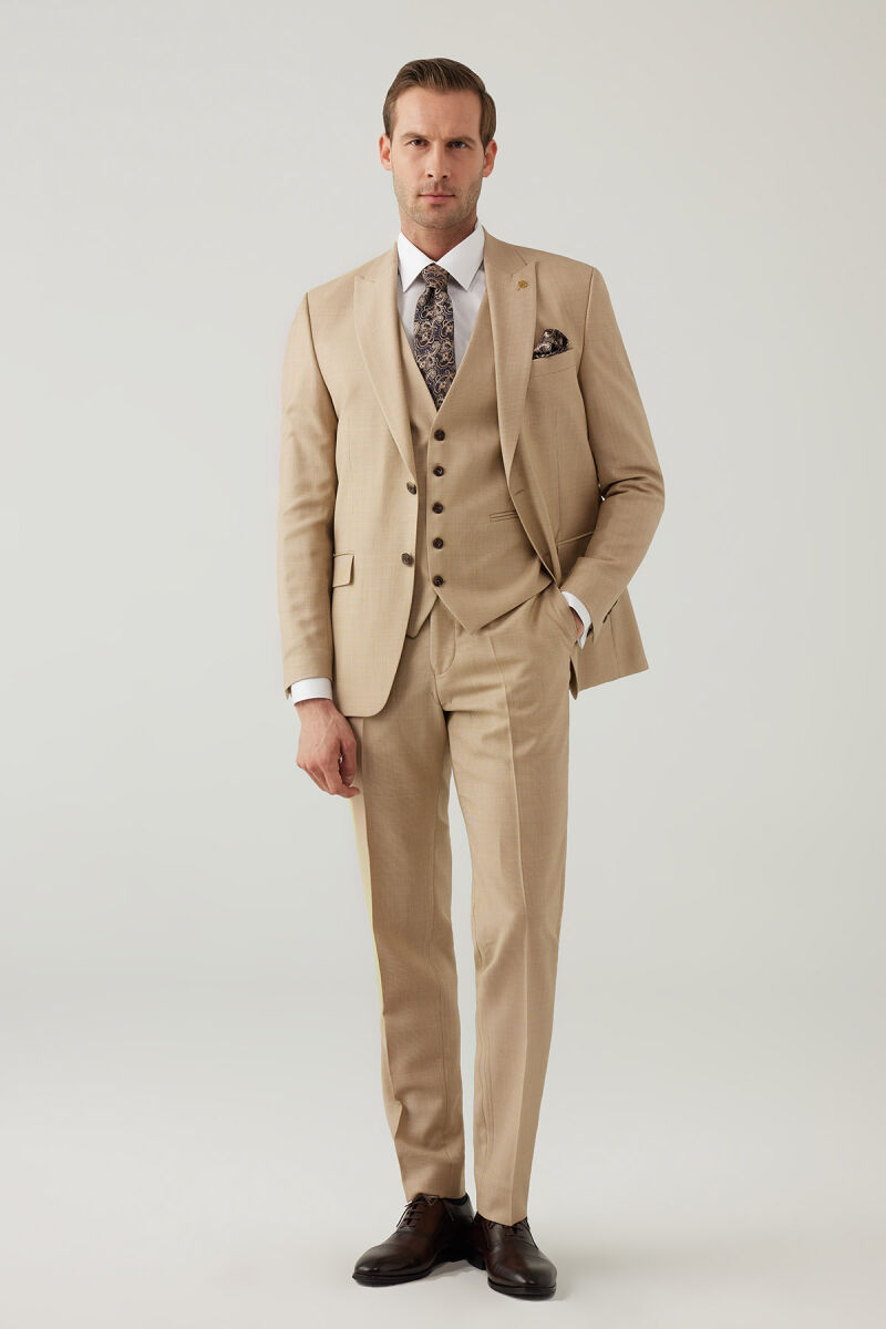 Erkek Bej Slim Fit Yelekli İtalyan Kumaş Sivri Yaka Takım Elbise - 1
