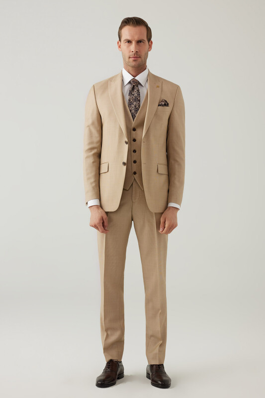 Erkek Bej Slim Fit Yelekli İtalyan Kumaş Sivri Yaka Takım Elbise