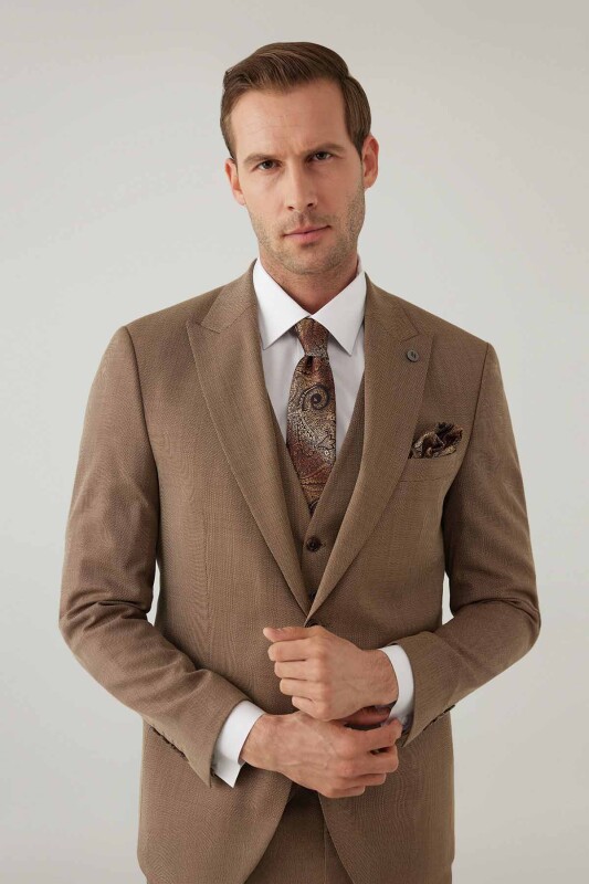 Erkek Bej Slim Fit Yelekli Sivri Yaka Takım Elbise