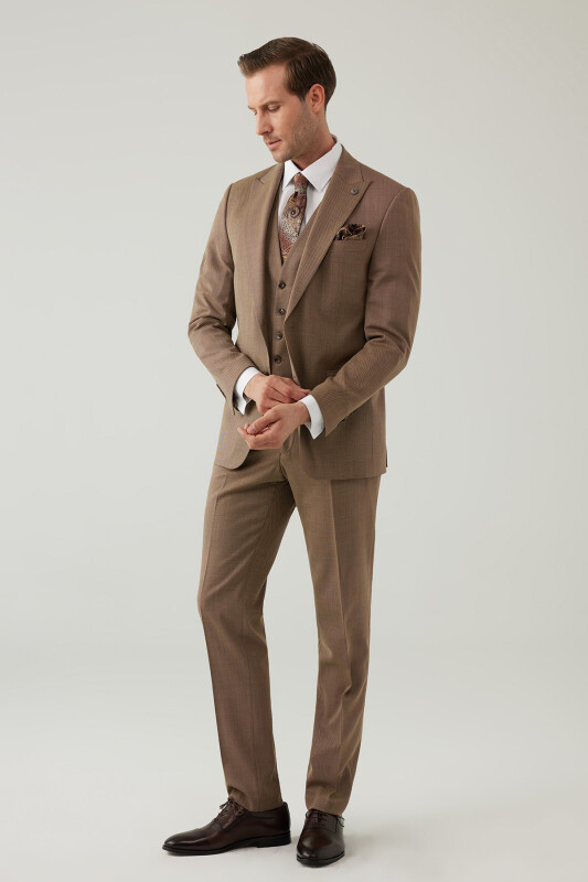 Erkek Bej Slim Fit Yelekli Sivri Yaka Takım Elbise