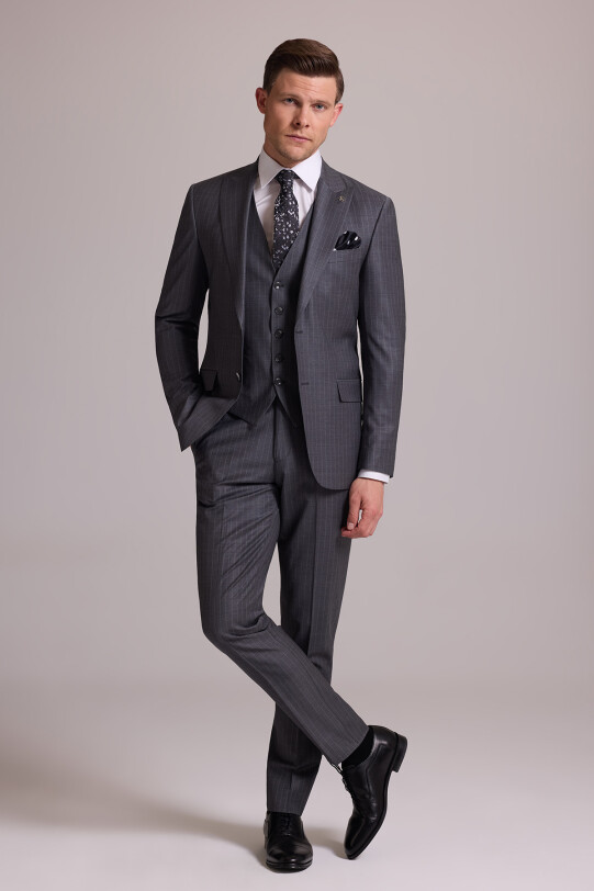 Erkek Gri Çizgili Slim Fit Çizgili Kırlangıç Yaka Yelekli Takım Elbise