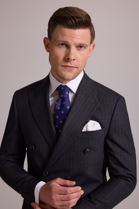 Erkek Gri Çizgili Slim Fit Sivri Yaka Kruvaze %100 Yün Takım Elbise