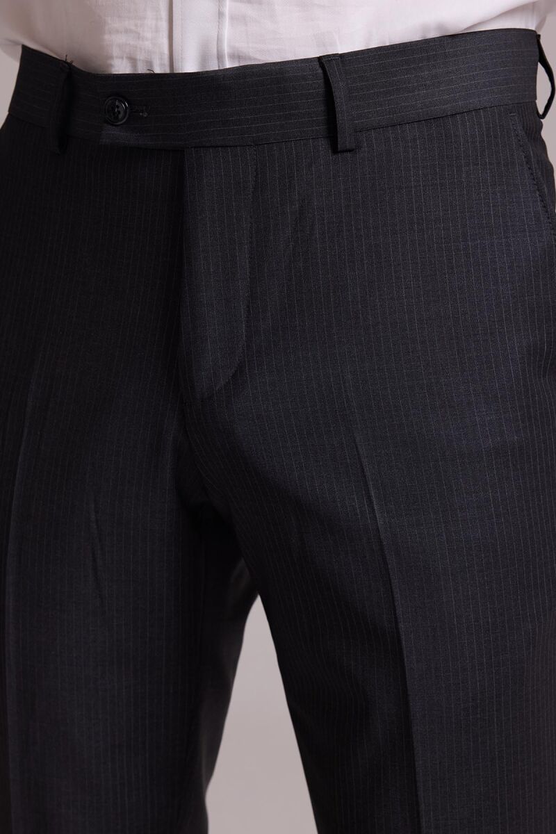 Erkek Gri Slim Fit Kırlangıç Yaka Yelekli Çizgili Yün Takım Elbise - 10