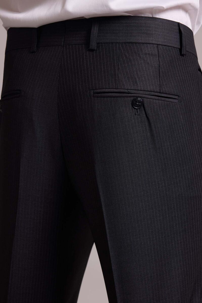 Erkek Gri Slim Fit Kırlangıç Yaka Yelekli Çizgili Yün Takım Elbise - 11