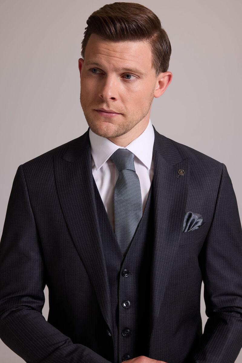 Erkek Gri Slim Fit Kırlangıç Yaka Yelekli Çizgili Yün Takım Elbise - 2