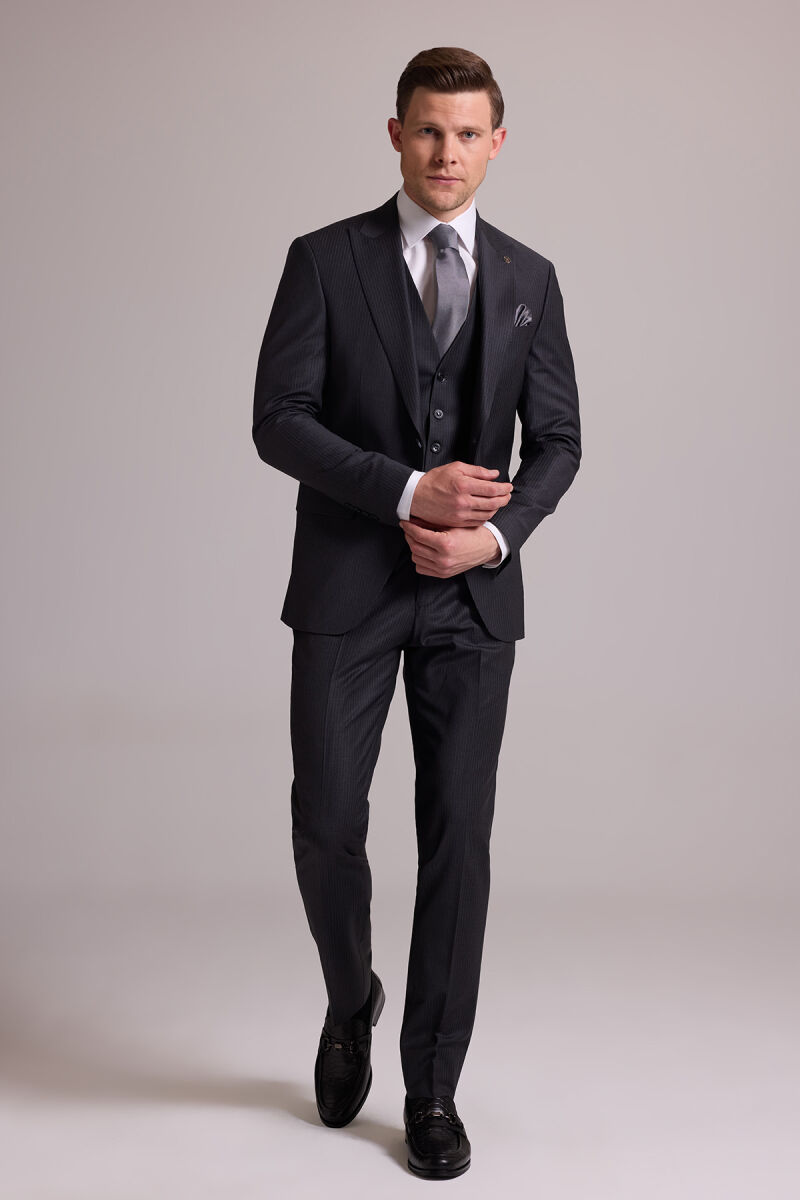 Erkek Gri Slim Fit Kırlangıç Yaka Yelekli Çizgili Yün Takım Elbise - 3