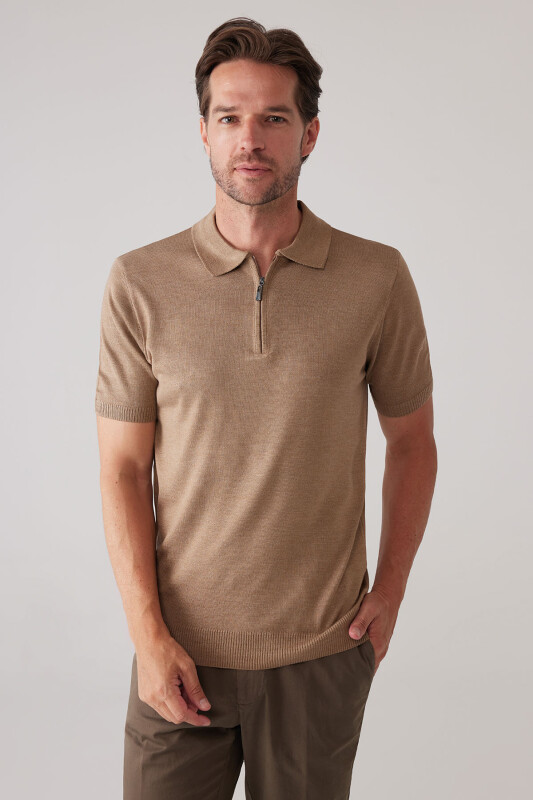 Erkek Koyu Bej Slim Fit Fermuar Detaylı Polo Yaka Triko Tişört