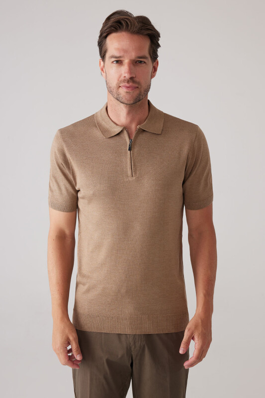 Erkek Koyu Bej Slim Fit Fermuar Detaylı Polo Yaka Triko Tişört