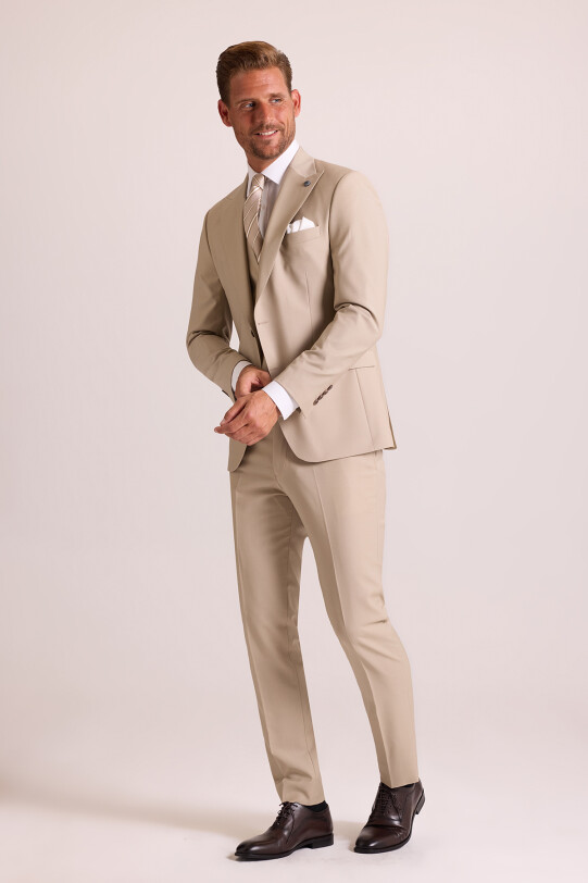 Erkek Krem Slim Fit Sivri Yaka Yelekli Takım Elbise