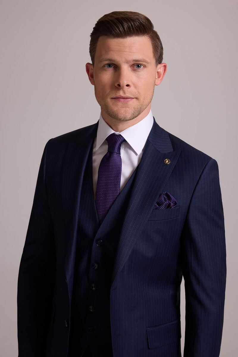 Erkek Lacivert Çizgili Slim Fit Yelekli Kırlangıç Yaka Takım Elbise - 1