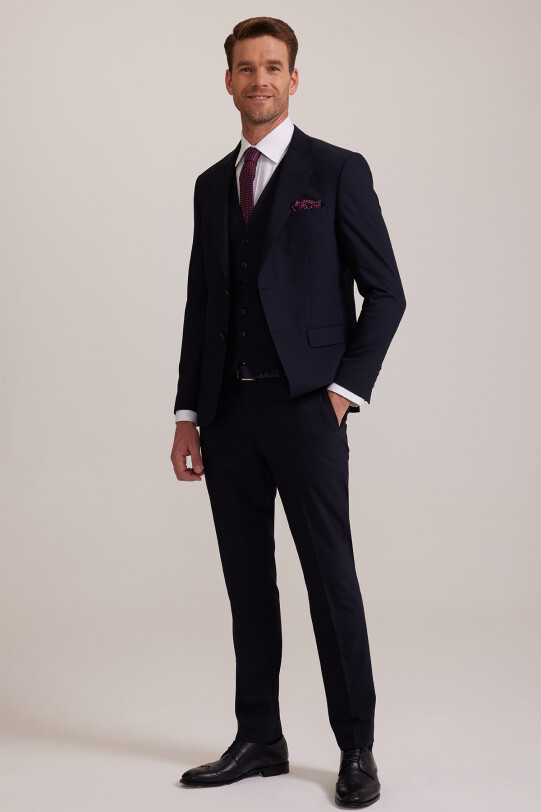 Erkek Lacivert Silim Fit Sivri Yaka Yelekli Takım Elbise