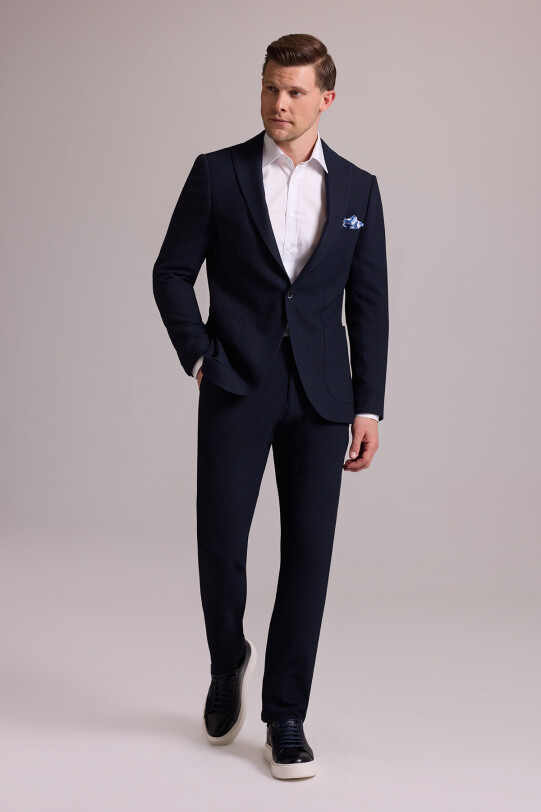 Erkek Lacivert Slim Fit Sivri Yaka Takım Elbise