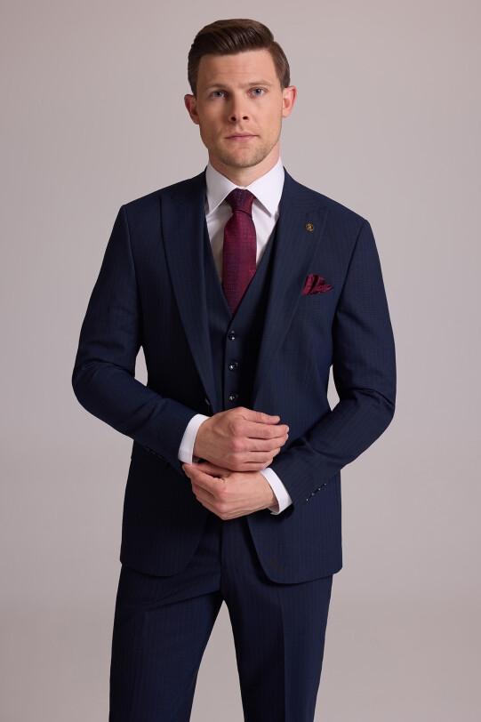 Erkek Lacivert Slim Fit Sivri Yaka Yelekli %100 Yün Takım Elbise