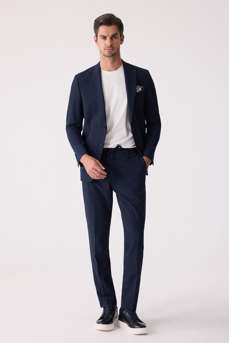 Erkek Lacivert Slim Fit Torba Cep Çizgili Jogger Pantolonlu Sivri Yaka Takım Elbise - 1