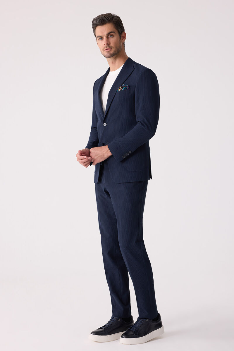 Erkek Lacivert Slim Fit Torba Cep Çizgili Jogger Pantolonlu Sivri Yaka Takım Elbise - 2
