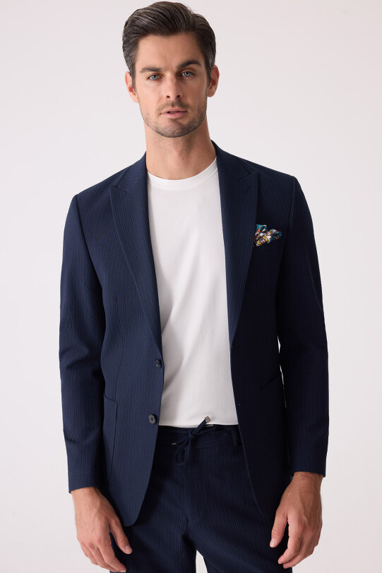 Erkek Lacivert Slim Fit Torba Cep Çizgili Jogger Pantolonlu Sivri Yaka Takım Elbise