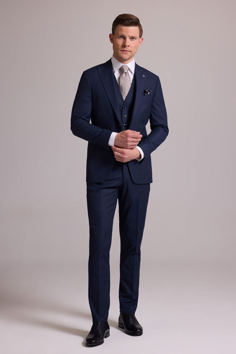 Erkek Lacivert Slim Fit Yün Karışımlı Sivri Yaka Çizgili Yelekli Takım Elbise - 1