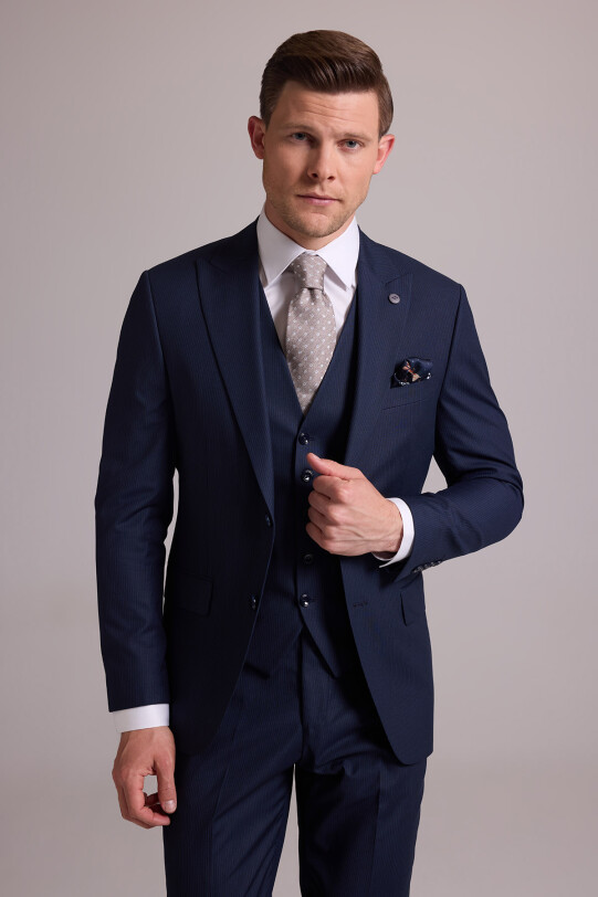 Erkek Lacivert Slim Fit Yün Karışımlı Sivri Yaka Çizgili Yelekli Takım Elbise