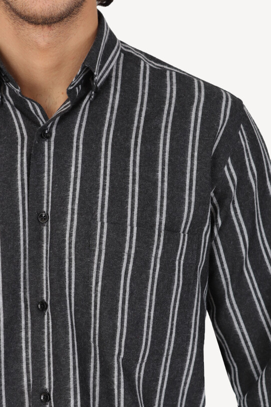 Erkek Siyah Gri Uzun Kol Regular Fit Çizgili Yaka Düğmeli Gömlek
