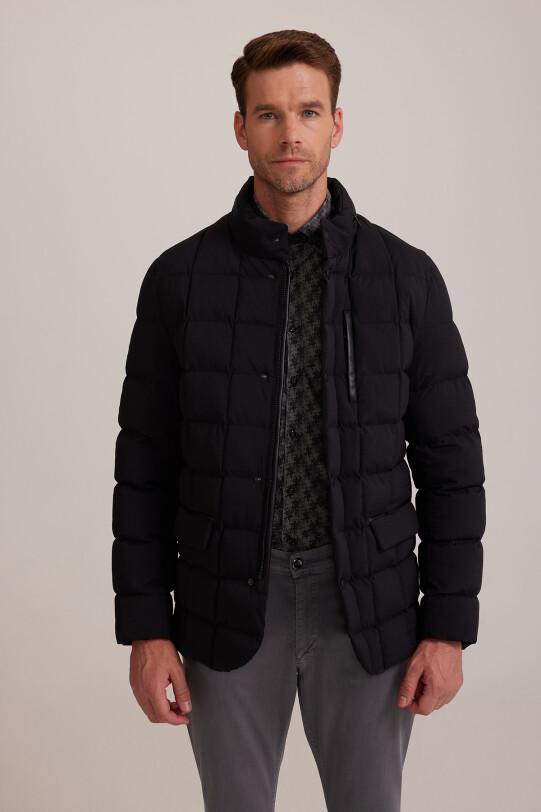 Erkek Siyah Regular Fit Hakim Yaka Gizli Kapüşonlu Kaban