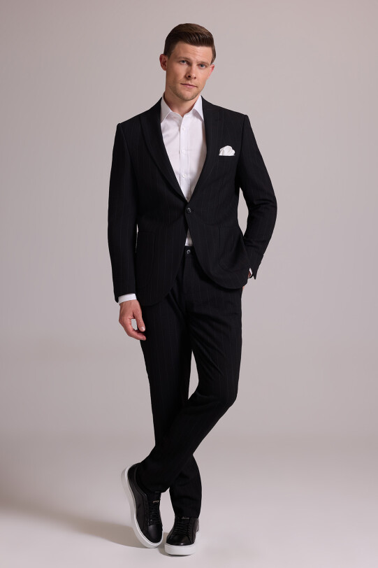 Erkek Siyah Slim Fit Çizgili Tek Düğmeli Jogger Pantolonlu Takım Elbise