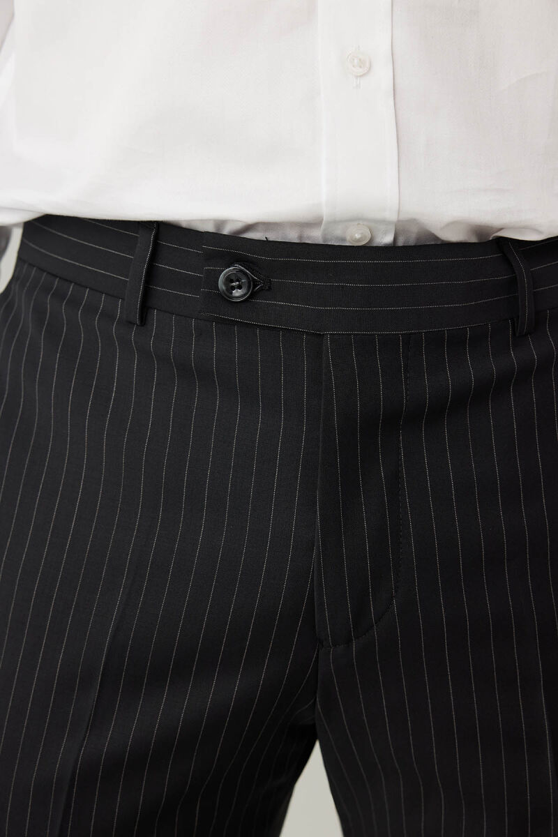 Erkek Siyah Slim Fit Sivri Yaka Yelekli %100 Yünlü Takım Elbise - 10