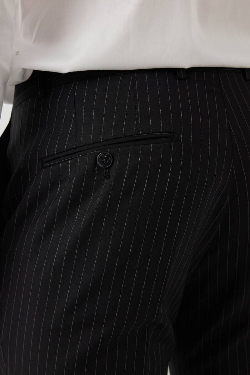 Erkek Siyah Slim Fit Sivri Yaka Yelekli %100 Yünlü Takım Elbise - 11