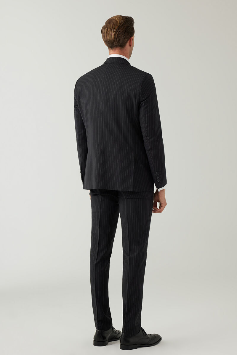 Erkek Siyah Slim Fit Sivri Yaka Yelekli %100 Yünlü Takım Elbise - 12