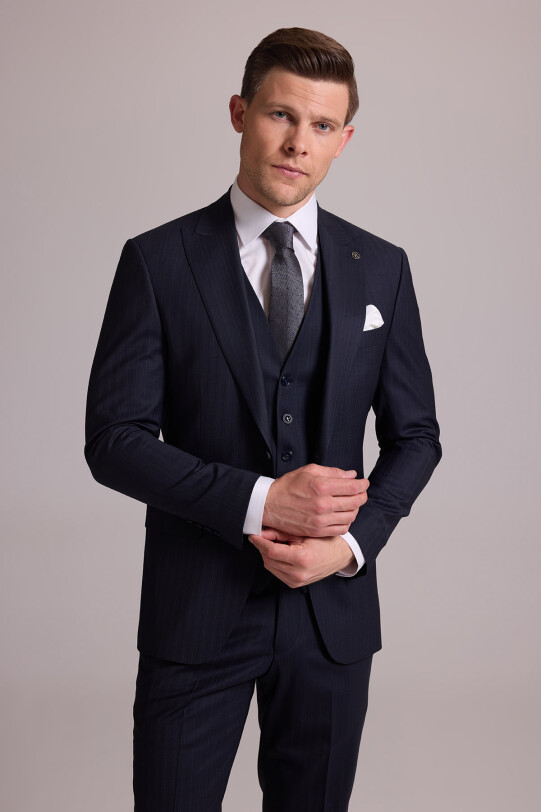 Erkek Siyah Slim Fit Sivri Yaka Yün Yelekli Çizgili Takım Elbise