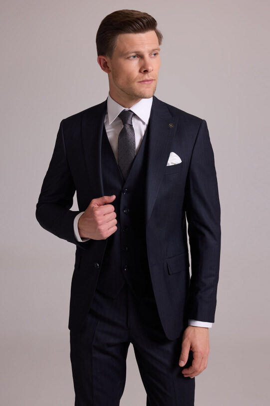 Erkek Siyah Slim Fit Sivri Yaka Yün Yelekli Çizgili Takım Elbise