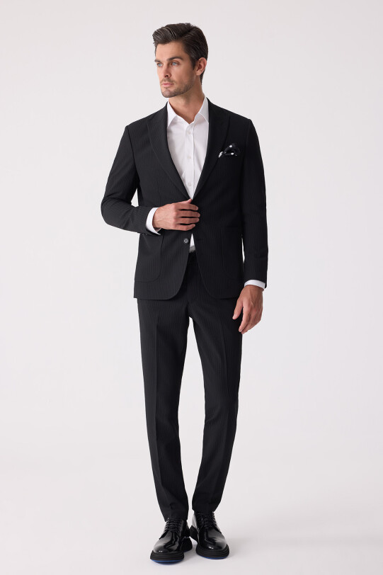 Erkek Siyah Slim Fit Torba Cep Çizgili Jogger Pantolonlu Sivri Yaka Takım Elbise