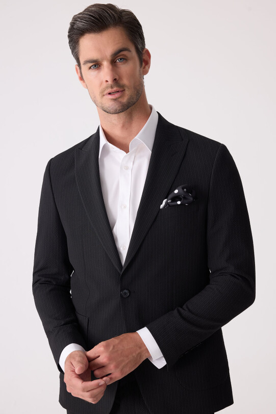 Erkek Siyah Slim Fit Torba Cep Çizgili Jogger Pantolonlu Sivri Yaka Takım Elbise