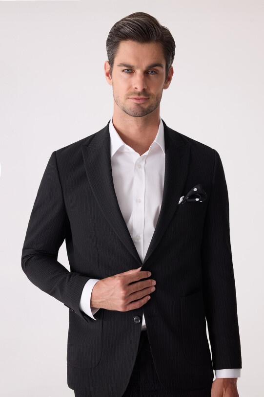 Erkek Siyah Slim Fit Torba Cep Çizgili Jogger Pantolonlu Sivri Yaka Takım Elbise